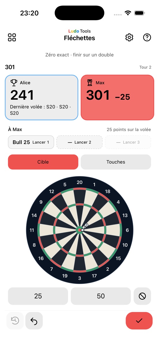 Partie de fléchettes 301 avec une cible et le score de chaque joueur.